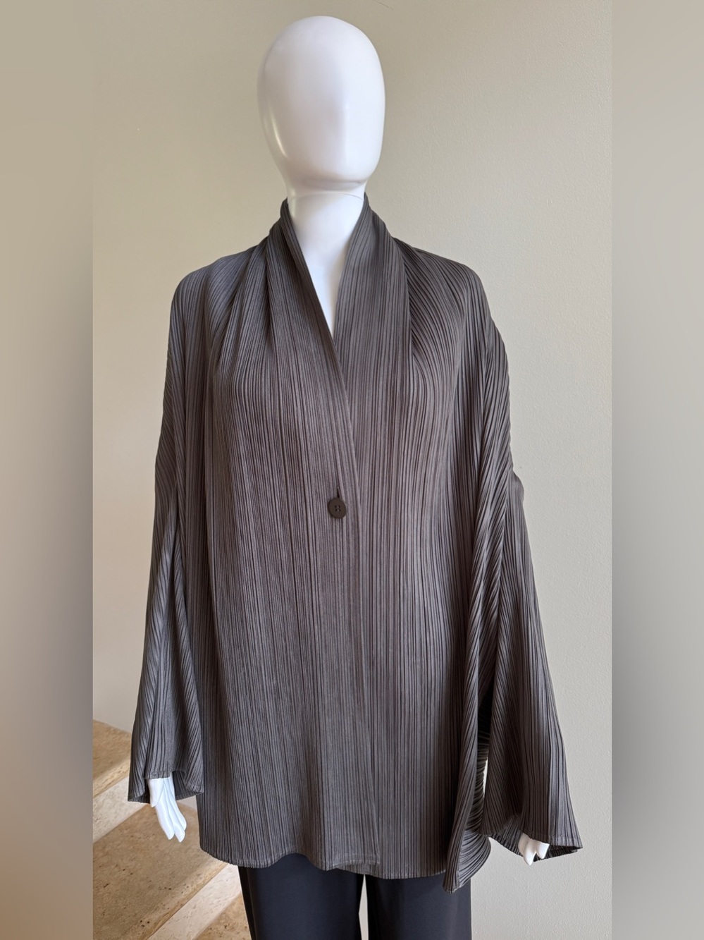 ISSEY MIYAKE Pleated Long Sleeve Jacket, Size 5/XL, Gray